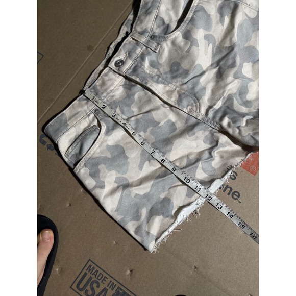 Hudson Los Angeles Camo Denim Cutoff Shorts Women's Size 30 - Picture 8 of 8